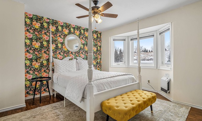 Southeast Calgary House | Spacious 3 Bedrooms 5 Beds close to Deerfoot- Spruce Meadows