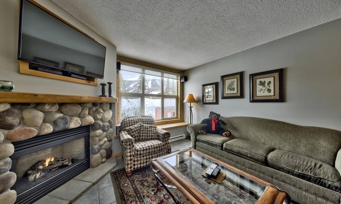 Sun Peaks Condo | Spacious 3 Level Condo Close to Village | Access to Ski-Out Trail | Private Hot Tub | Fireplace