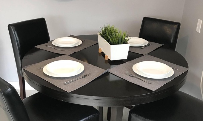 Walkerville Apartment | Spacious 3BA/2BA apartment in Olde Walkerville.