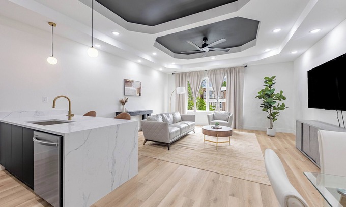 Washington Park Condo | Spacious 3BDR Luxury Penthouse 10 min from Downtown Chicago