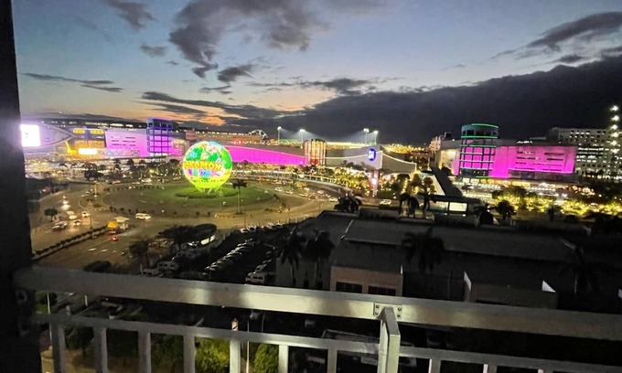 Paranaque Condo | Spacious 3bedroom condo with AC and WiFi in awesome Mall of Asia Pasay City