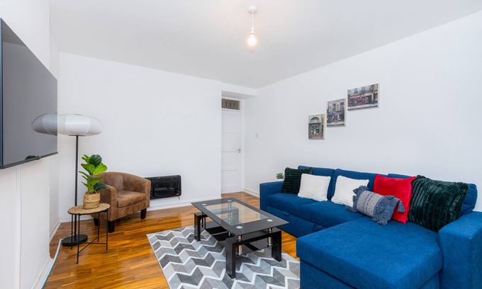 Penge Apartment | Spacious 3BR, 5min Penge St, Crystal Palace Park