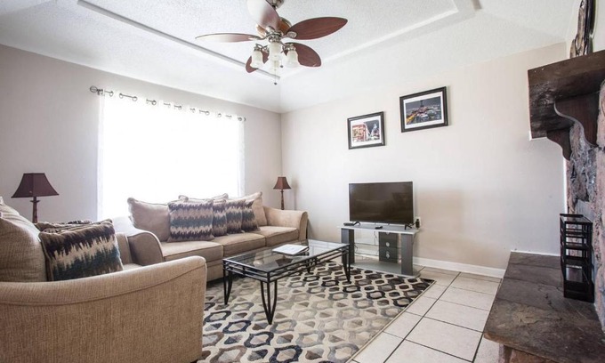 Fillmore House | SPACIOUS 4 BED/3 BATH HOME NEAR CITY PARK !!!!