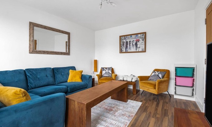 Kenton East Apartment | Spacious 4-bedroom retreat with easy tube access and parking