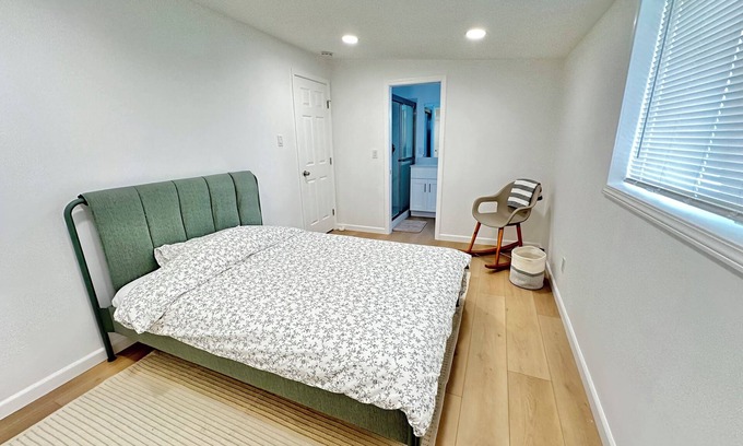 Birds Landing House | Spacious 4-bedroom Waterfront house with WiFi AC in charming Bethel Island