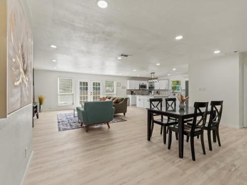 McKinney House | Spacious 4 Bedroom Family Retreat in the Heart of McKinney, TX