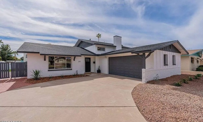 Tempe House | Spacious 4-bedroom Full New Remodeled Tempe House Near ASU & Airport