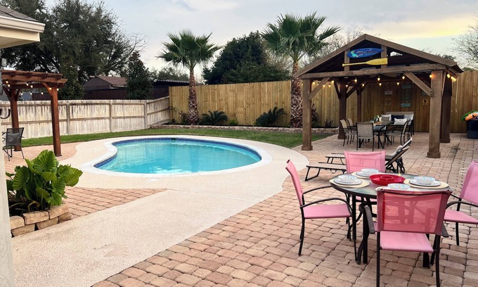McAllen House | Spacious 4-bedroom house in charming McAllen with Pool