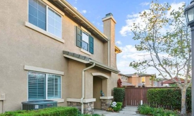 Temecula House | Spacious 4-bedroom townhome with Pool, WiFi, AC in marvelous Murrieta
