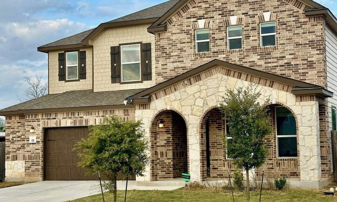 Kyle Villa | Spacious 4-bedroom Villa in Kyle