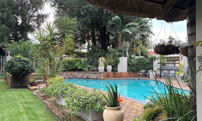 Krugersdorp House | Spacious 4-bedroom luxurious house in upmarket suburb of Krugersdorp.