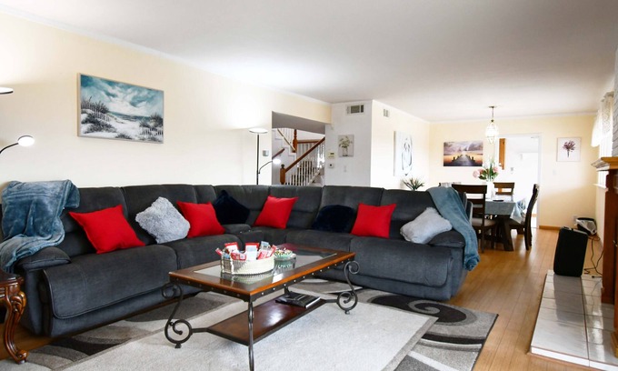 Ventura House | Spacious 4 BR 2 Story houe