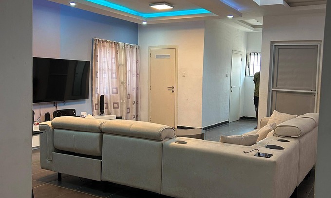Adenta House | Spacious 4-bedroom house with AC and WiFi in charming Adenta Municipality