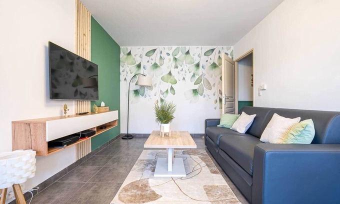 Woippy Apartment | Spacious - 4 pers' - Balcony - 2 beds - Parking