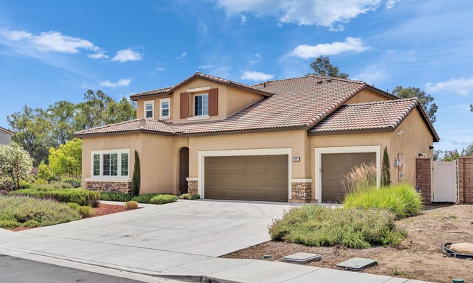 Winchester House | Spacious 4B3.5B｜Garage Access｜Flex-Lease｜Pet-Friendly #42426