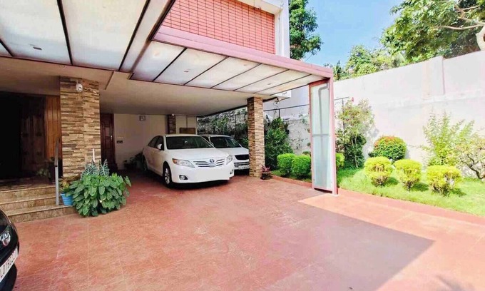 Statue Apartment | Spacious 4BHK AC Apartment, BedroomHallDiningKitchen, in the Heart of Trivandrum