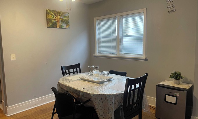 Buffalo House | Spacious 4BR Buffalo Retreat – 5 Beds, Near Airport & Downtown