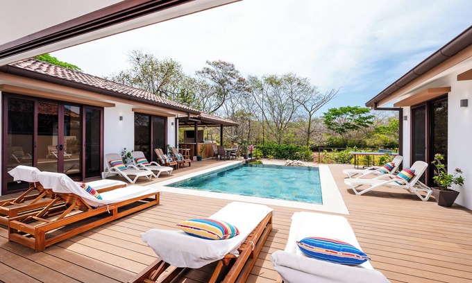 Tamarindo House | Spacious 4BR with bikes near Pinilla golf course and beach club