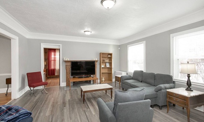 Cleveland House | Spacious 5 bedroom home near CWRU/hospitals!