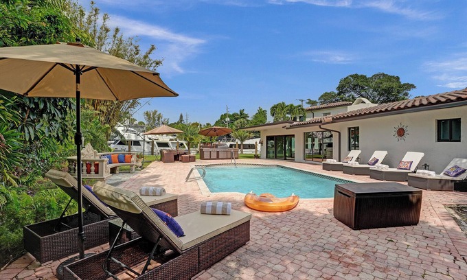 Fort Lauderdale House | Spacious 5-bedroom Villa in Fort Lauderdale with heated pool on the water.