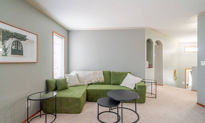 Red Deer House | Spacious 5 Bedroom - 2 Self Contained Suites - Work Crews Dream