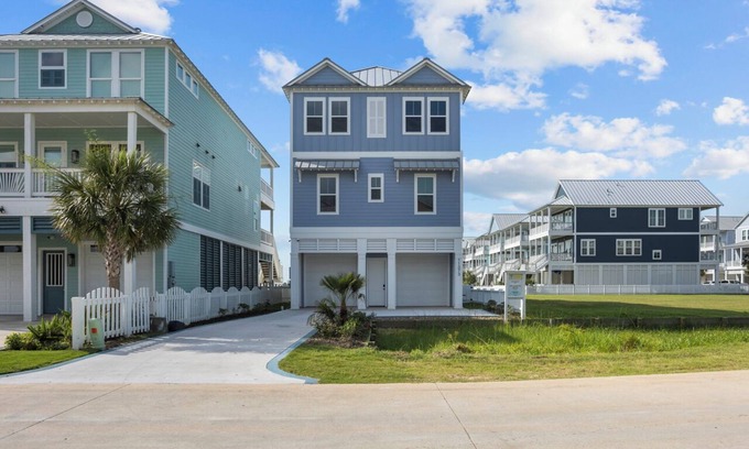 Beachside Village House | Spacious 5-bedroom, 5 Bath house with Amazing Ocean Views