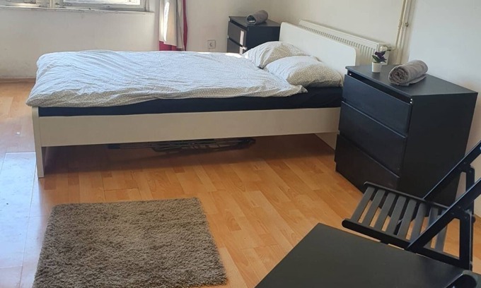 Palace District Apartment | Spacious 5-bedroom apartment with WiFi, AC at Corvin