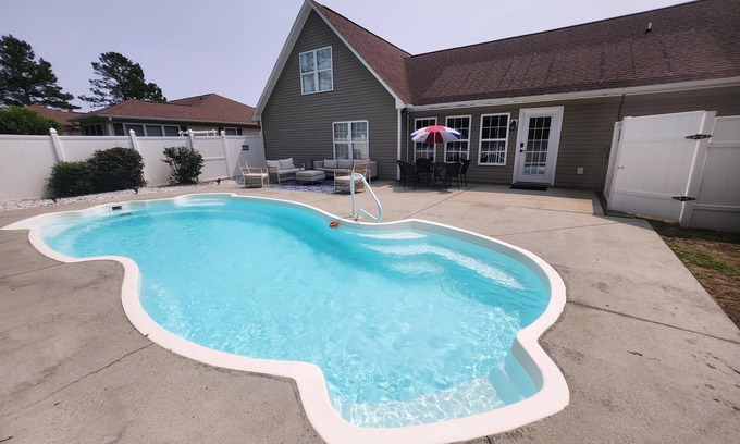 Shallotte House | Spacious 5-bedroom Beach Retreat W/Private Pool