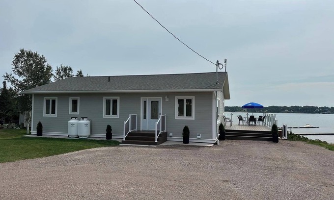 Montague House | Spacious 5-bedroom beach house in charming Roma Point with WiFi, AC