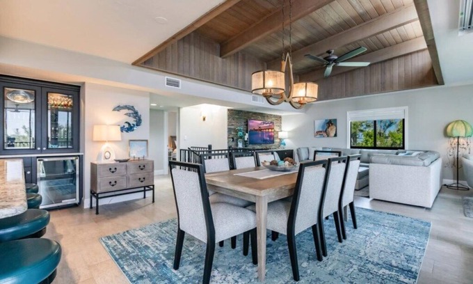Sanibel Condo | Spacious 5-Bedroom Beachfront Condo with Stunning Gulf Views – Shorewood