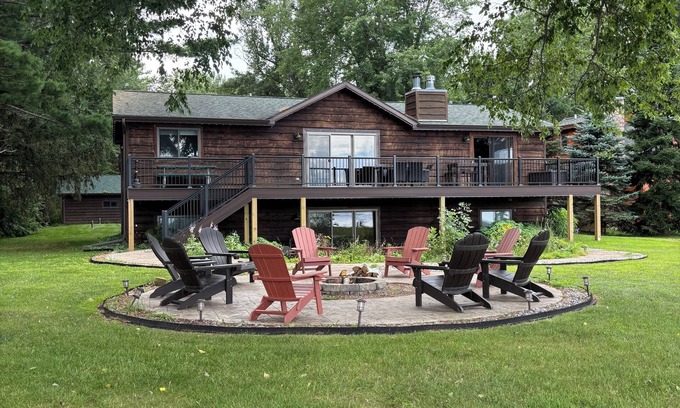 Necedah House | Spacious 5 Bedroom Castle Rock Lake Front Home