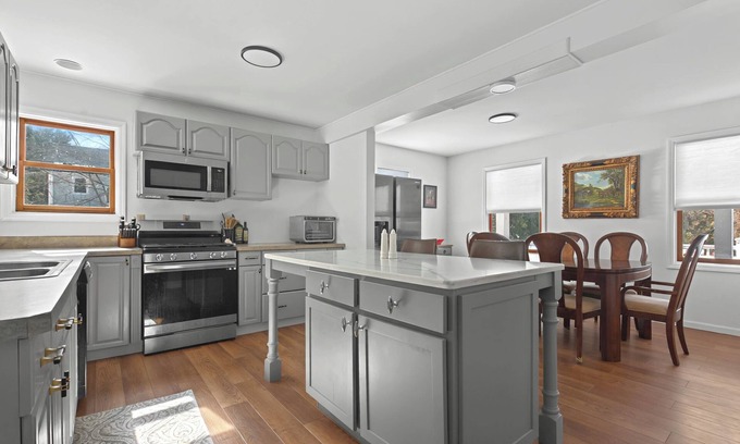 Gansevoort House | Spacious 5-bedroom house with in ground pool, pool house. 2 full kitchens.