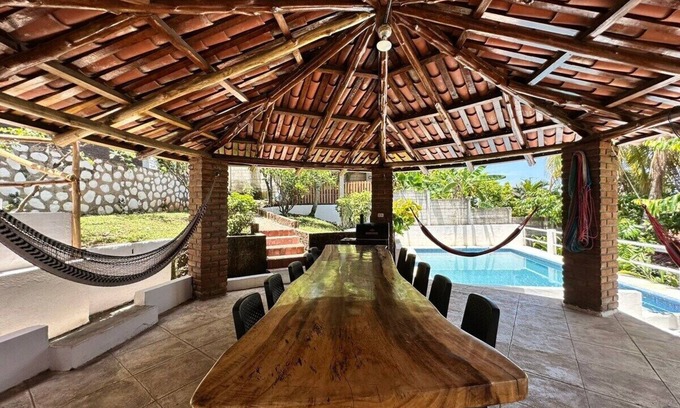 Tamanique House | Spacious 5-bedroom house with AC, WiFi in Atami! Perfect for families!