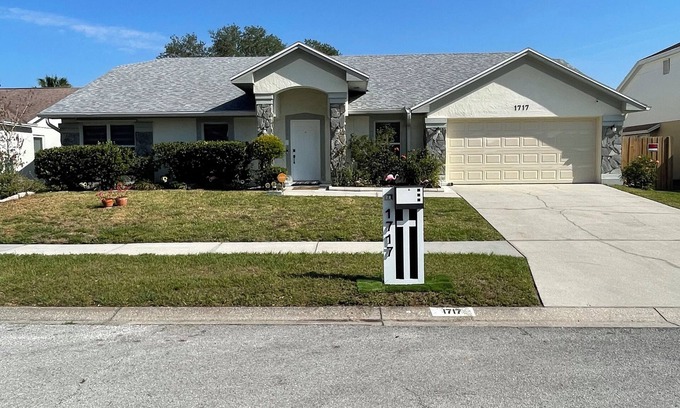 Brandon House | Spacious 5 bedroom home with WiFi and air conditioning in charming Brandon.