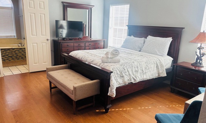 McKinney House | Spacious 5-bedroom house with AC, WiFi in charming McKinney