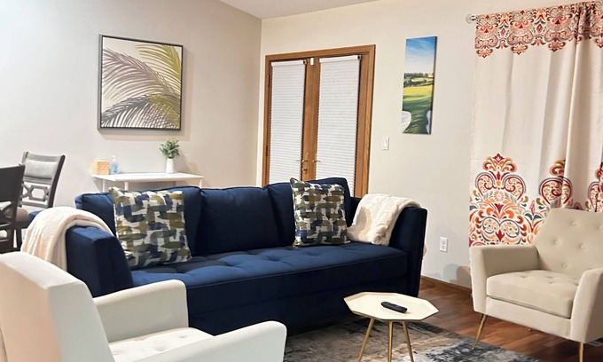 Moorhead House | Spacious 5-bedroom house in charming Moorhead with WiFi, AC , YouTube TV &more