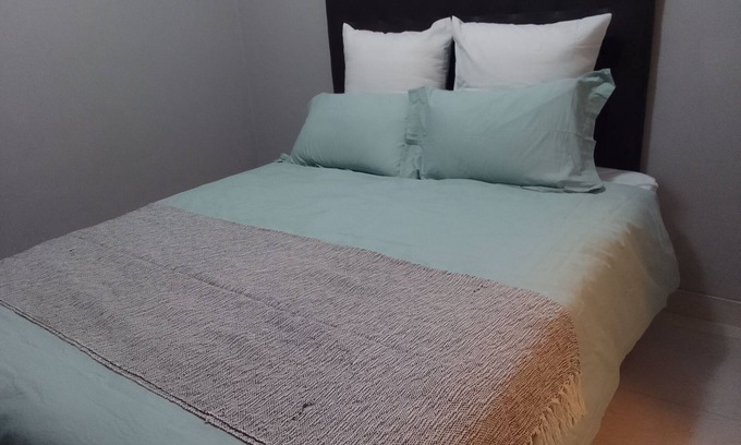 Greater Johannesburg Metropolitan Area House | Spacious 5-bedroom house with WiFi 15 min from the airpot.