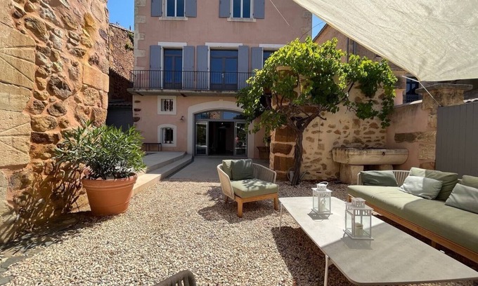 Cruzy House | Spacious 5-bedroom house with AC, WiFi in welcoming Cruzy