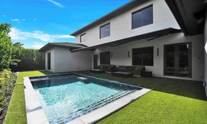 Miami Gardens House | Spacious 5-bedroom house with WiFi, AC in amazing Miami