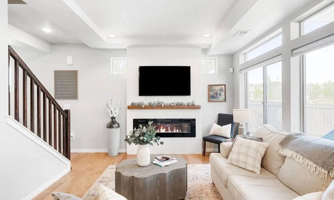 The Meadows House | Spacious 5-bedroom house in charming Castle Rock with AC, WiFi, fitness area