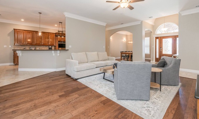 Fort Worth House | Spacious 5 bedroom Vacation Home