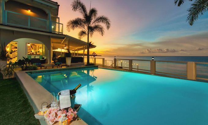 Discovery Bay Villa | Spacious 5-bedroom villa w/Private Beach Access 1 minute away in, St. Ann