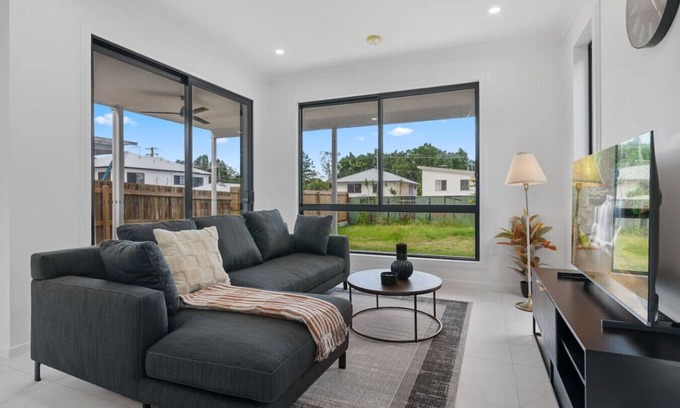 Corinda House | Spacious 5BR Family Home in Leafy Corinda