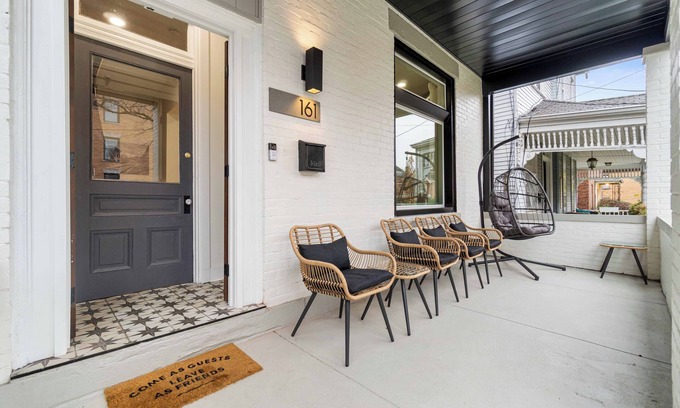 Bloomfield House | Spacious 6-bedroom house in charming Pittsburgh with AC