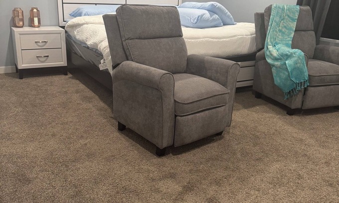 Magna House | Spacious 6-bedroom house in cool Magna with AC, fitness room