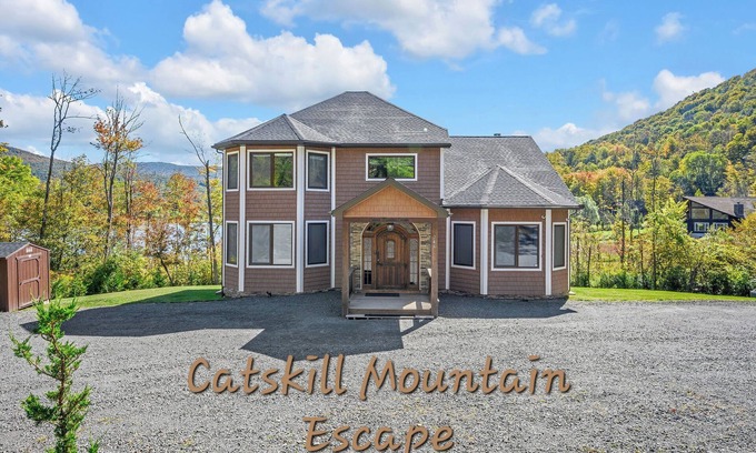 Hunter House | Spacious 7-bedroom house in lovely Hunter with game room, sauna, swimming spa