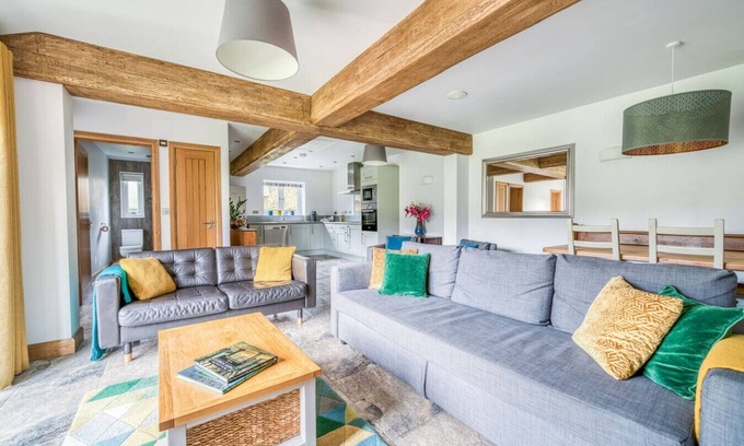 New Forest District House | Spacious 8-bedroom estate with gardens, fireplaces and room for 24