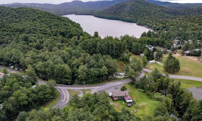 Caroga Lake House | Spacious Adirondack Lodge - 8BR, 6 Bath, Sleeps 16+ - Your Caroga Lake Retreat!