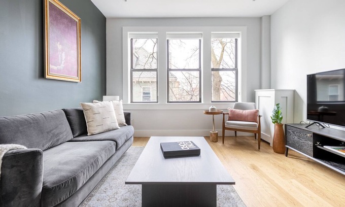 Brighton Apartment | Spacious Allston 2BR w/W/D in basement