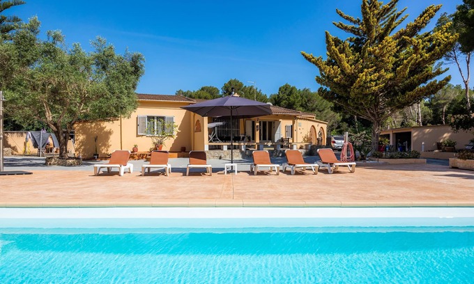 Cala Ratjada House | Spacious and bright flat with garage included in Conil de la Frontera